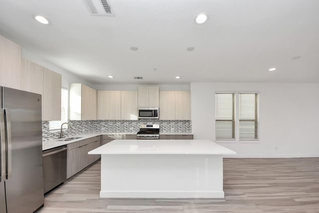 18716 Centro Main Street B, Shenandoah, TX 77385