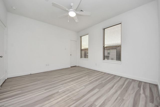 18716 Centro Main Street B, Shenandoah, TX 77385