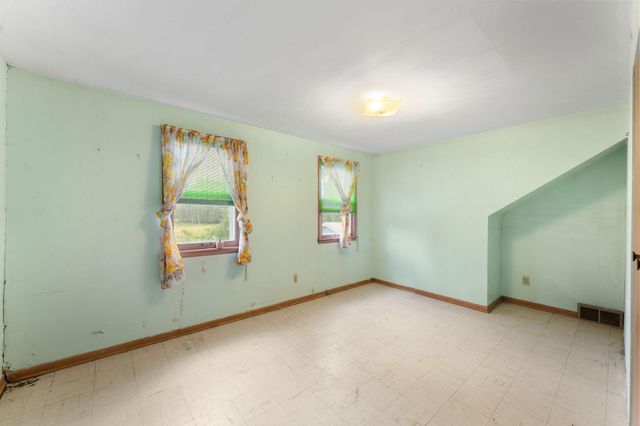 695 N Oak Drive, Vadnais Heights, MN 55127