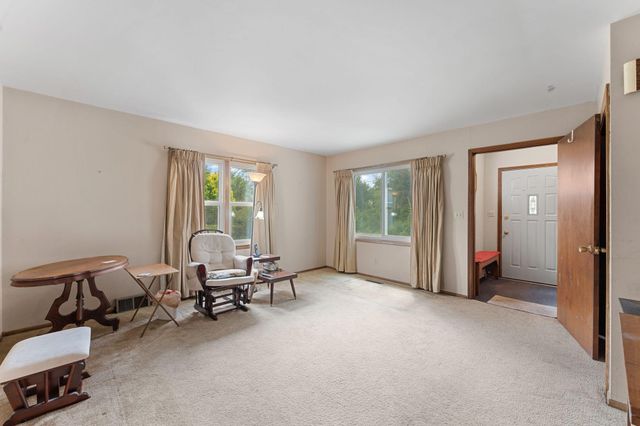 695 N Oak Drive, Vadnais Heights, MN 55127