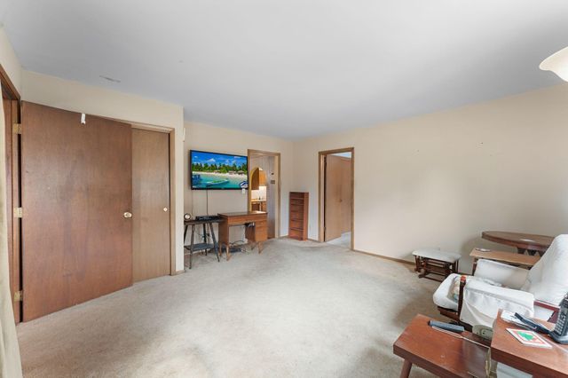 695 N Oak Drive, Vadnais Heights, MN 55127