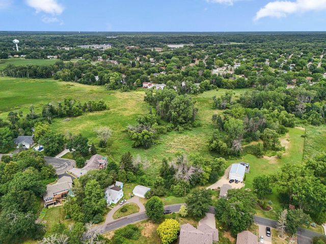 695 N Oak Drive, Vadnais Heights, MN 55127