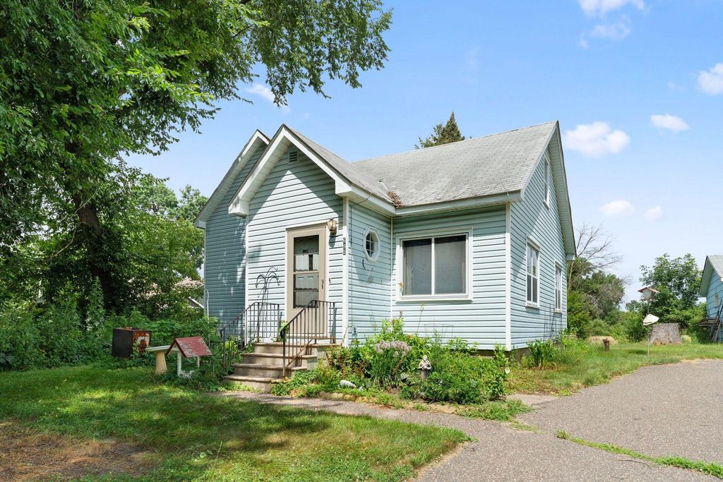695 N Oak Drive, Vadnais Heights, MN 55127