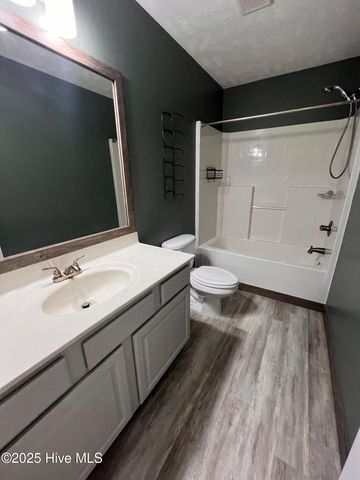 204 S River Drive, Jacksonville, NC 28540