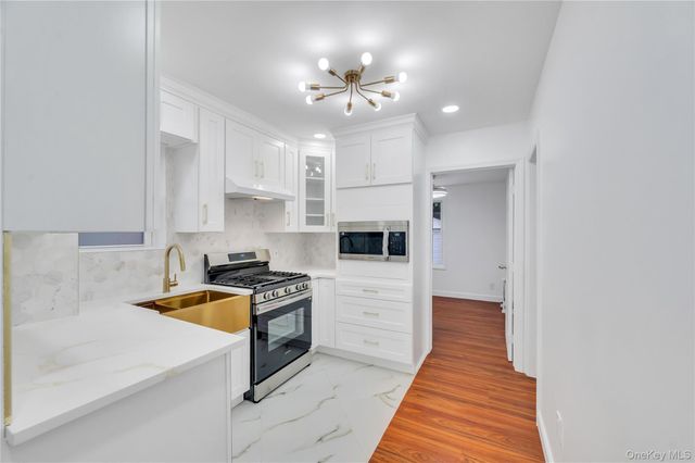 100-33 205th Street, Hollis, NY 11423