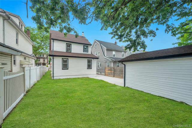100-33 205th Street, Hollis, NY 11423