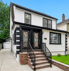 100-33 205th Street, Hollis, NY 11423