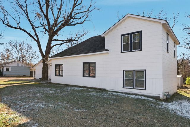 111 SE 7th, Newton, KS 67114