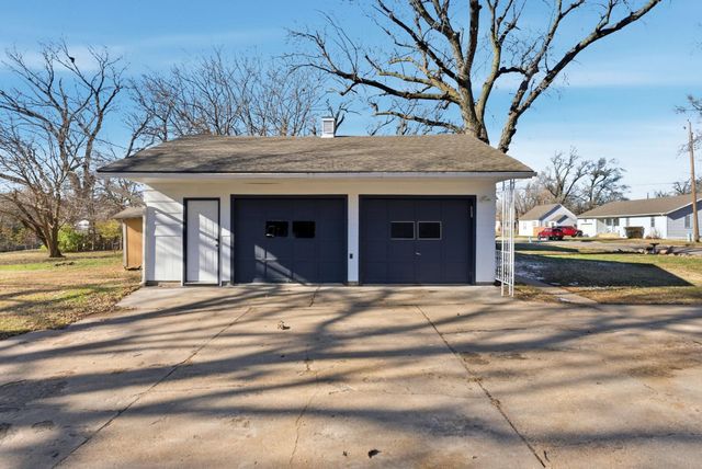 111 SE 7th, Newton, KS 67114