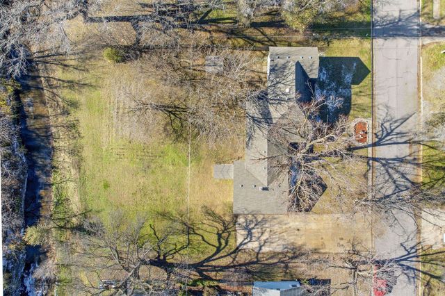 111 SE 7th, Newton, KS 67114