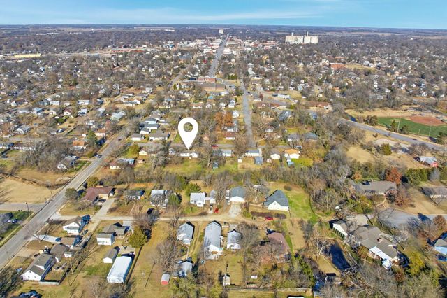 111 SE 7th, Newton, KS 67114