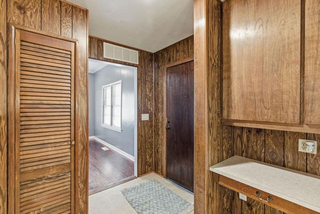 111 SE 7th, Newton, KS 67114