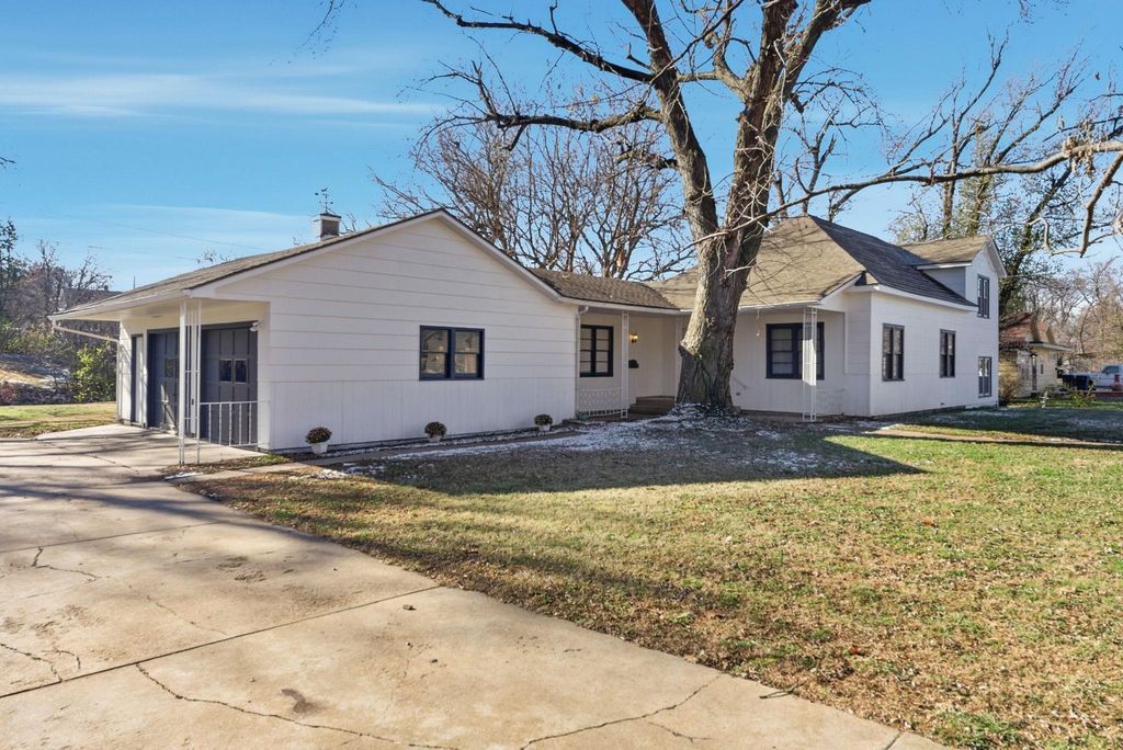 111 SE 7th, Newton, KS 67114