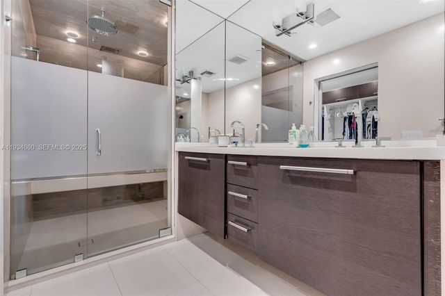 900 Biscayne Blvd 2312, Miami, FL 33132