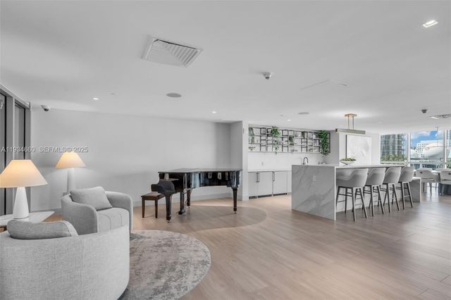 900 Biscayne Blvd 2312, Miami, FL 33132