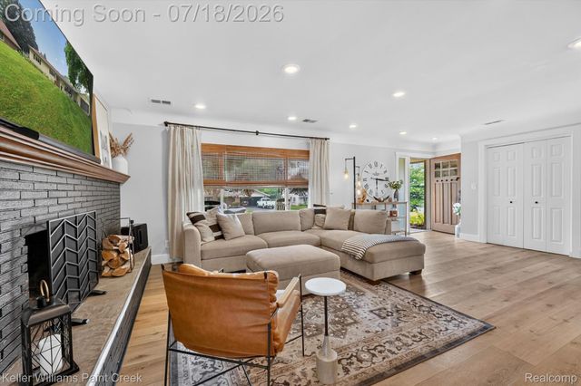 2935 Saint Jude Drive, Waterford Charter Township, MI 48329
