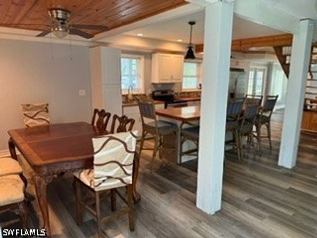 985 Honeybee DR, Naples, FL 34120