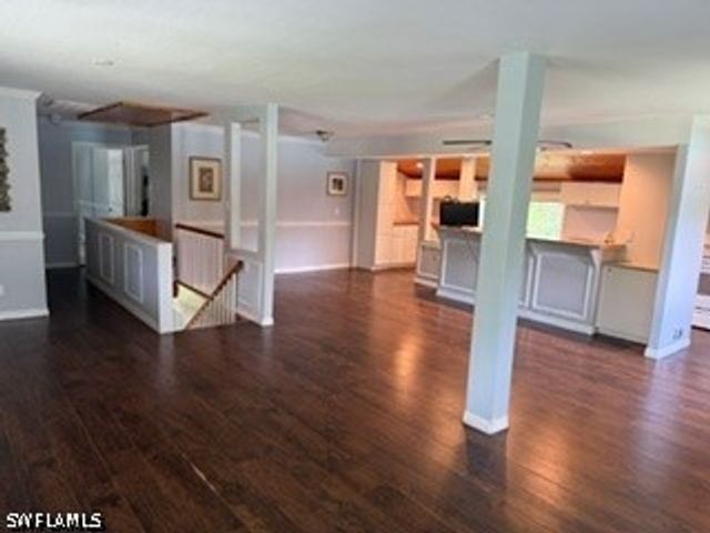 985 Honeybee DR, Naples, FL 34120