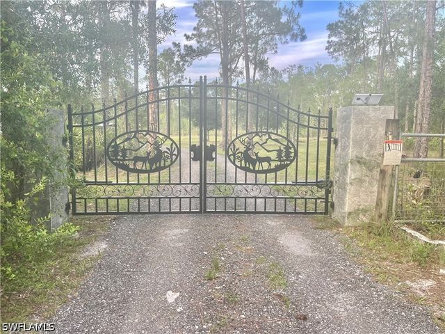 985 Honeybee DR, Naples, FL 34120