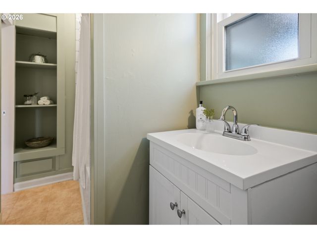 610 Ne 79TH Ave, Portland, OR 97213