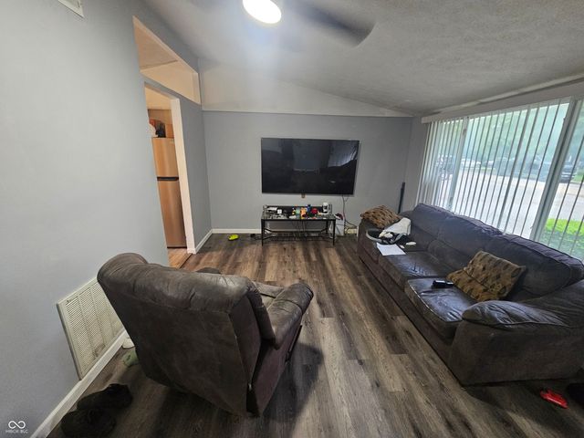 2424 W 17th Street, Anderson, IN 46016