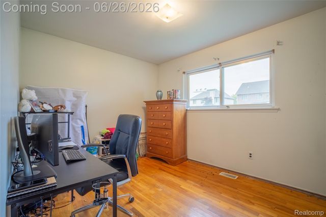 27131 Evelyn Avenue, Brownstown Charter Township, MI 48183
