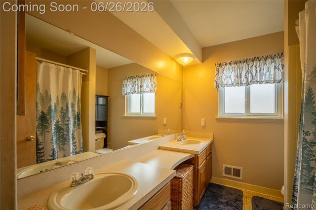 27131 Evelyn Avenue, Brownstown Charter Township, MI 48183