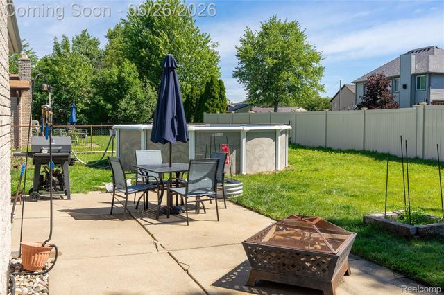 27131 Evelyn Avenue, Brownstown Charter Township, MI 48183