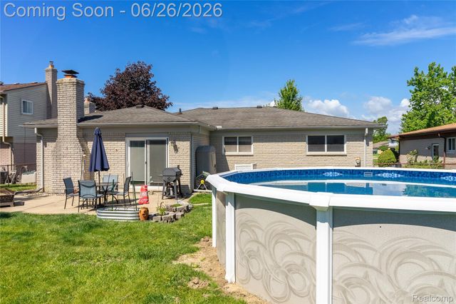 27131 Evelyn Avenue, Brownstown Charter Township, MI 48183