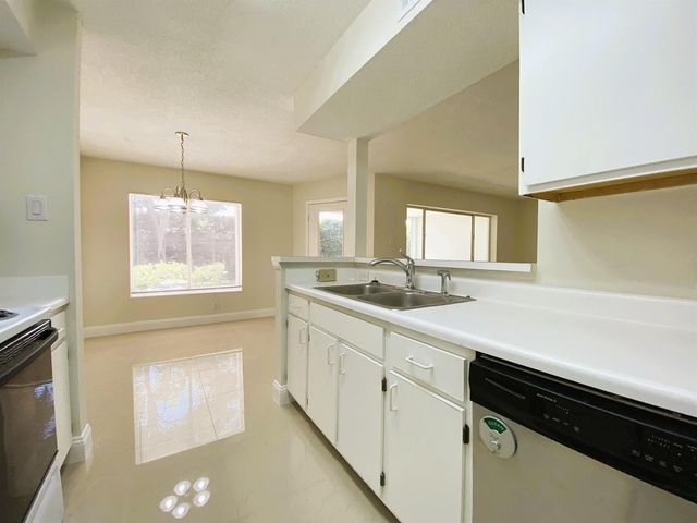 815 W Boynton Beach Boulevard 7-102, Boynton Beach, FL 33426