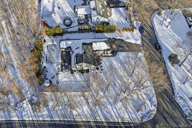 1 Northumberland Drive, Shoreham, NY 11786