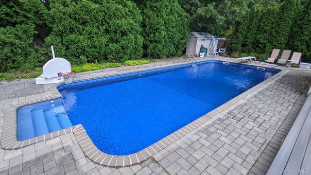 1 Northumberland Drive, Shoreham, NY 11786