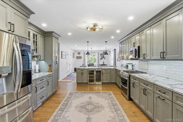 1 Northumberland Drive, Shoreham, NY 11786