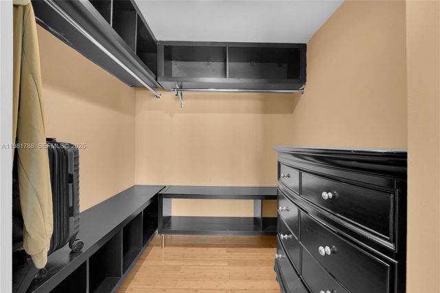 275 NE 18th St 808, Miami, FL 33132