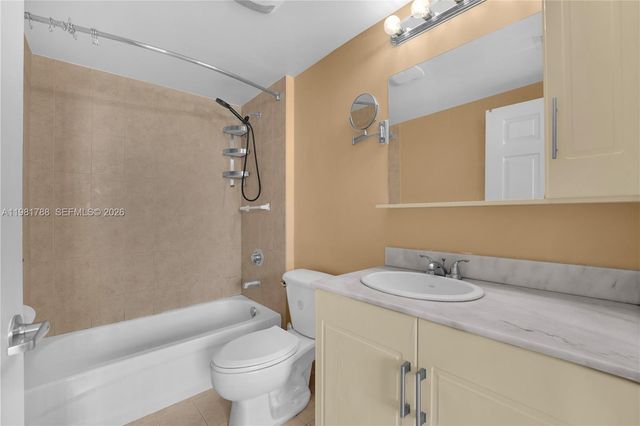 275 NE 18th St 808, Miami, FL 33132