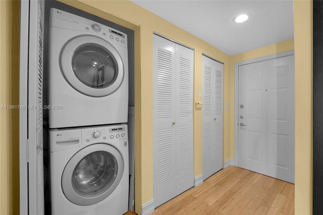 275 NE 18th St 808, Miami, FL 33132