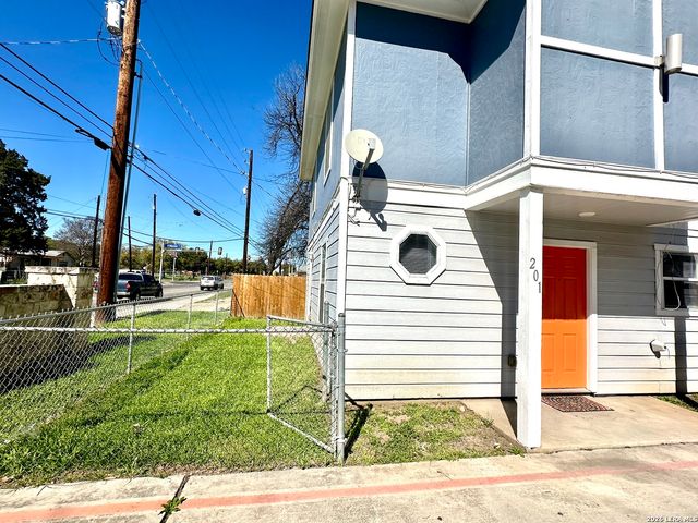 414 Cupples Rd, San Antonio, TX 78237