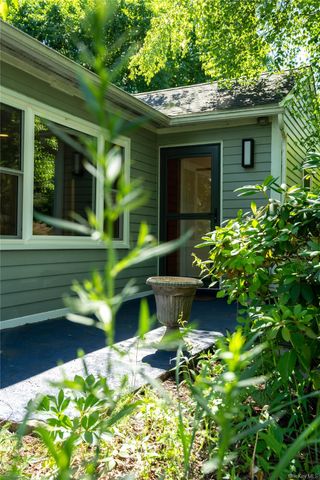 46 Schoonmaker Lane, Stone Ridge, NY 12484