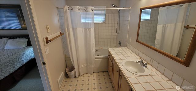 32805 G Street, Ocean Park, WA 98640