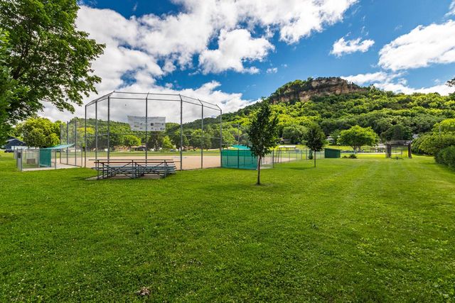 1018 28th STREET S, La Crosse, WI 54601