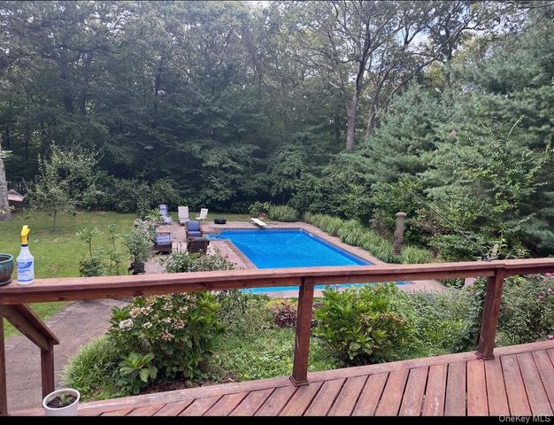 19 New Mill Road, Smithtown, NY 11787