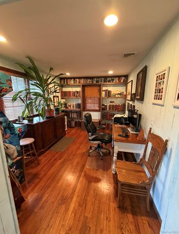 19 New Mill Road, Smithtown, NY 11787