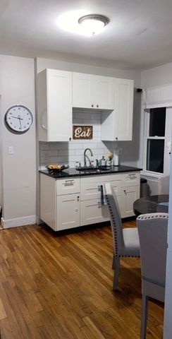 654 Metropolitan Ave 4, Boston, MA 02136