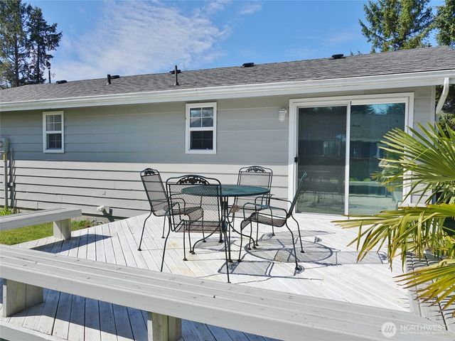137 S Razor Clam Drive SW, Ocean Shores, WA 98569