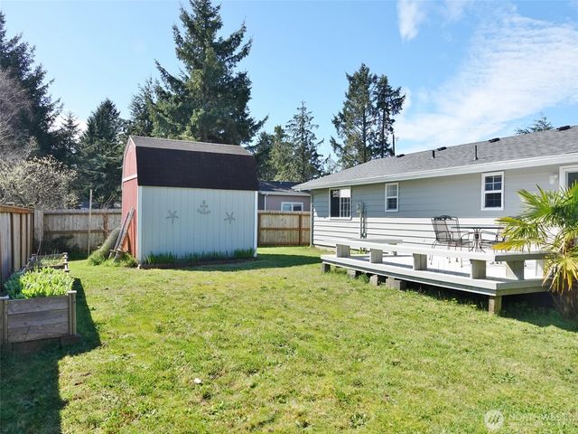 137 S Razor Clam Drive SW, Ocean Shores, WA 98569