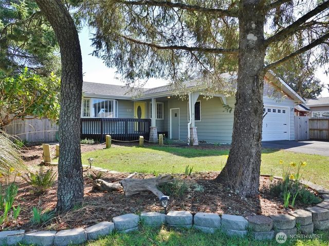 137 S Razor Clam Drive SW, Ocean Shores, WA 98569