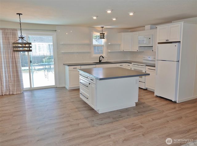 137 S Razor Clam Drive SW, Ocean Shores, WA 98569