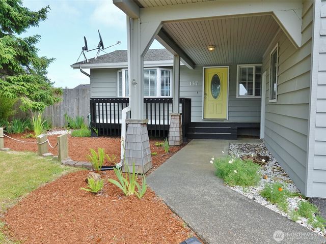 137 S Razor Clam Drive SW, Ocean Shores, WA 98569