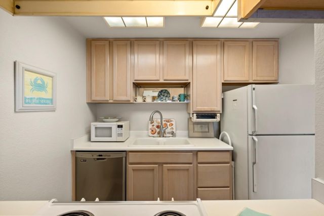 1 Surf Way 216, Monterey, CA 93940