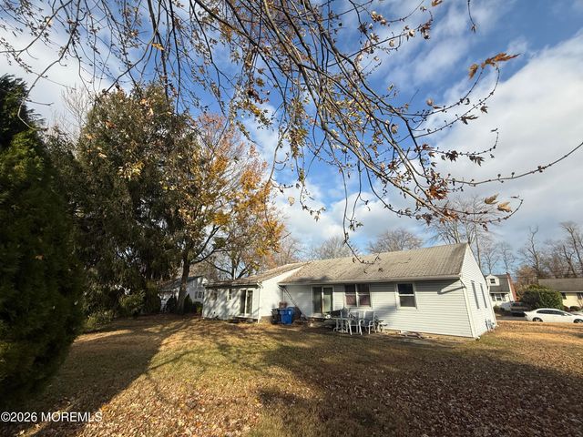 574 Hopping Road, Belford, NJ 07718